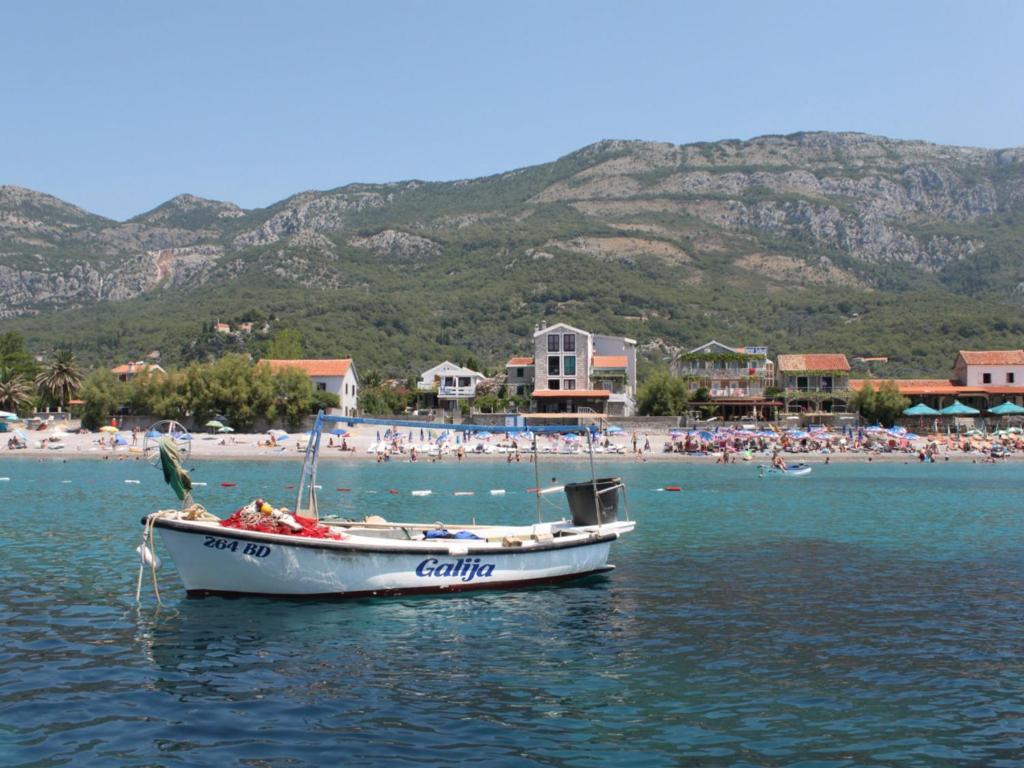 Apartments Galija Petrovac Exterior photo